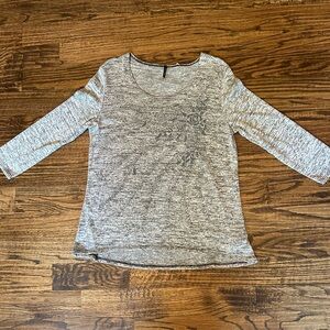 Cute ladies lightweight sweater-NWOT! (Has sparkle)